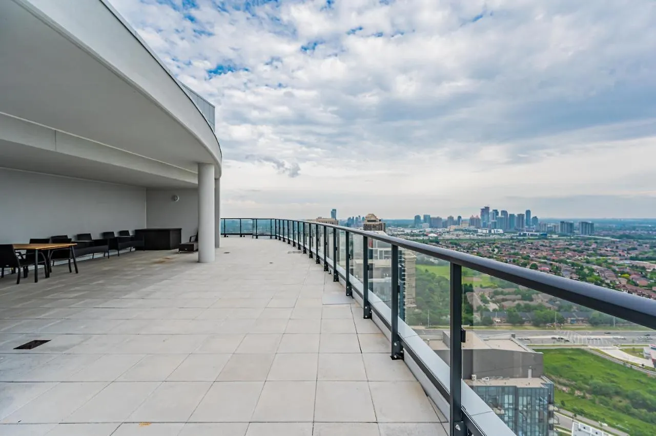 Amazing 3 Bed 4 Bath Penthouse With Roof Top Terrace Close To Airport Mississauga