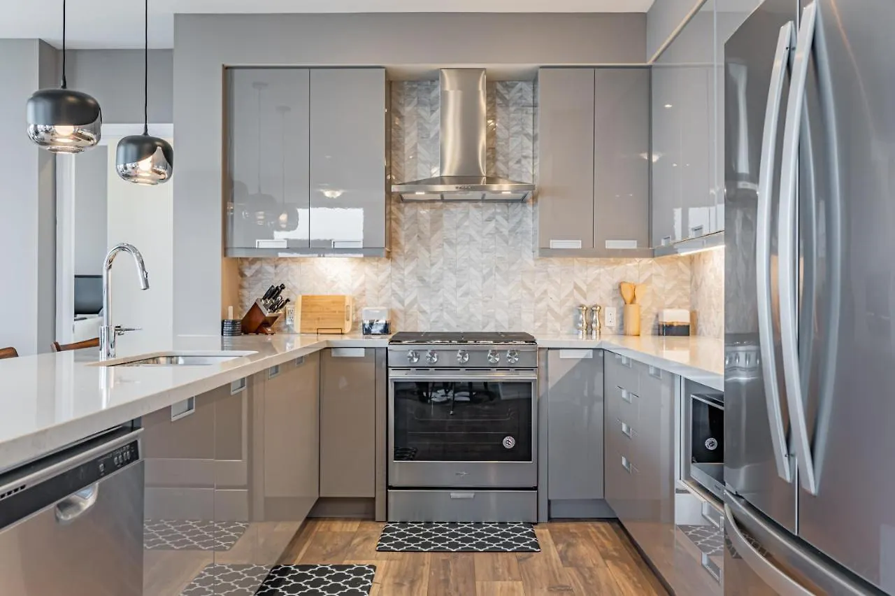 Amazing 3 Bed 4 Bath Penthouse With Roof Top Terrace Close To Airport Mississauga Apartment